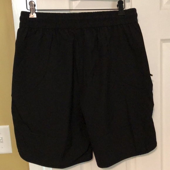 MEN’S Black Balance Large zipper pocket shorts.  lightweight., String close - Picture 4 of 5